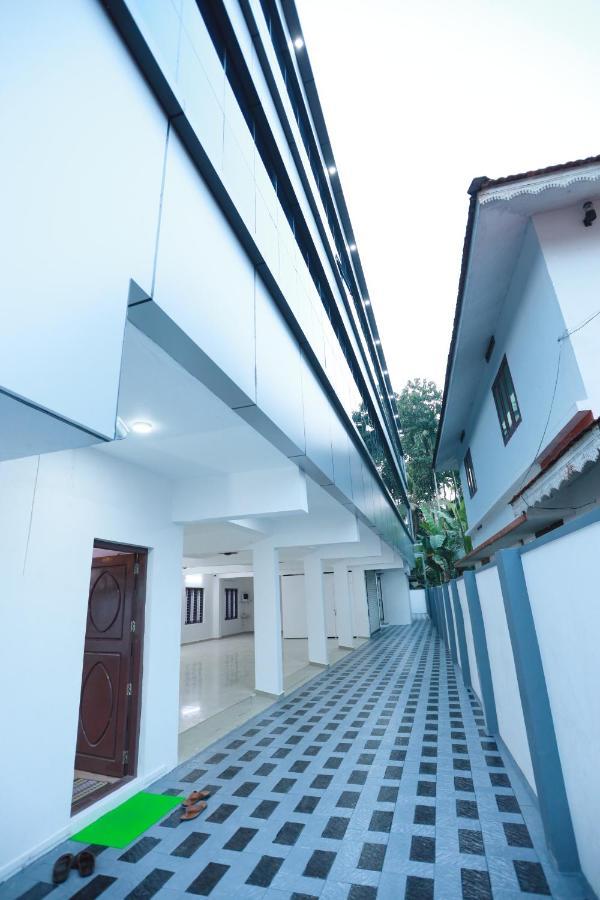 Kausthubhom Residency Hotel Tiruvalla Bagian luar foto