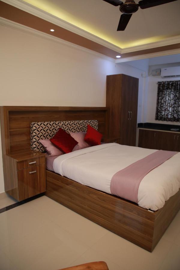 Kausthubhom Residency Hotel Tiruvalla Bagian luar foto