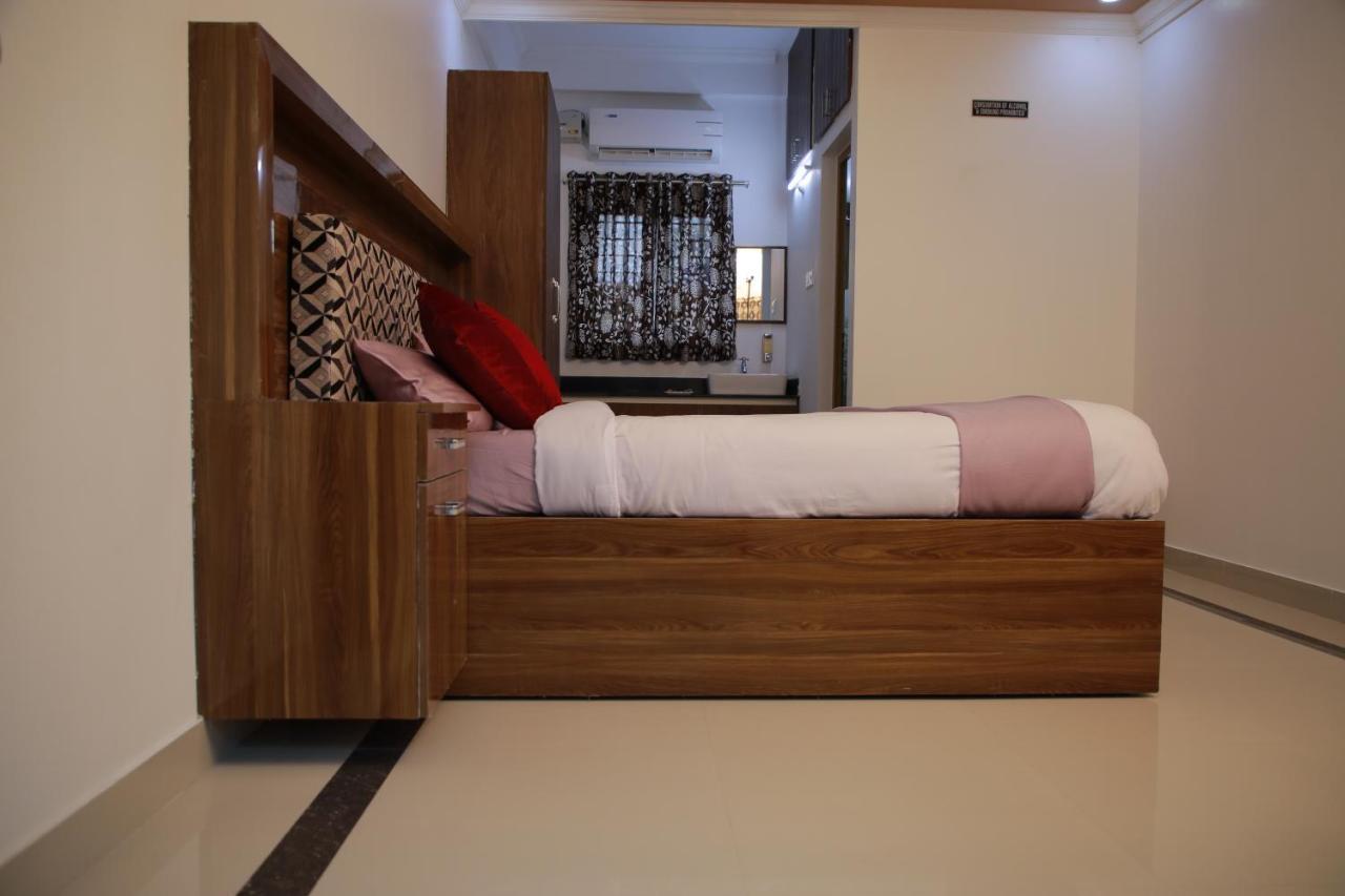 Kausthubhom Residency Hotel Tiruvalla Bagian luar foto
